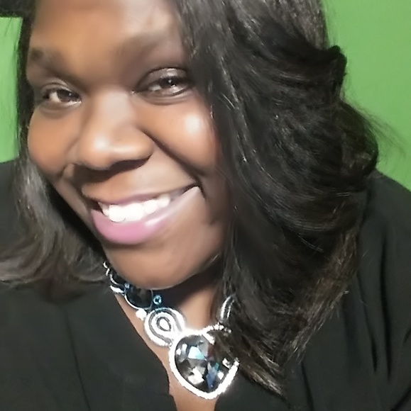 Meet your Posher, Melissa - Picture 5 of 5